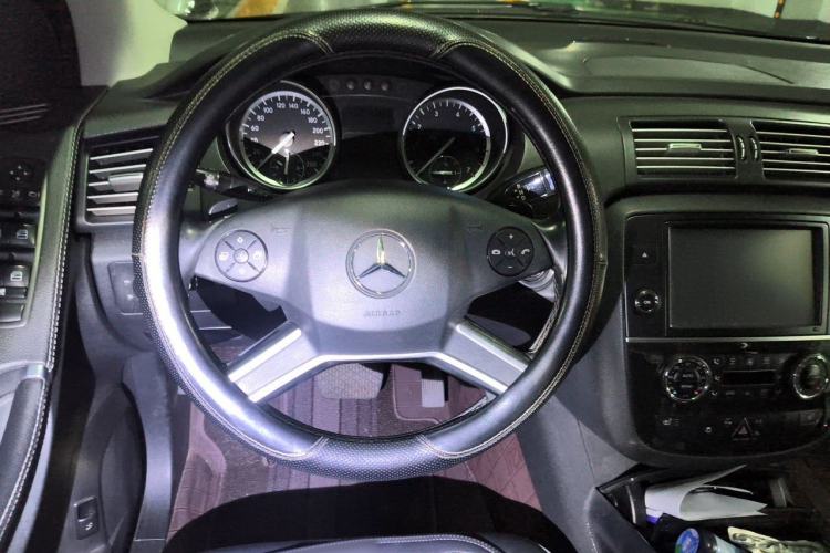 Used Mercedes-Benz R-Class 2017 R 320 4MATIC Business Edition Prestige Model Steering Wheel