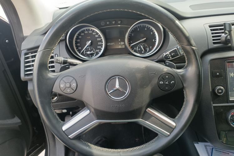 Used Mercedes-Benz R-Class 2017 R 320 4MATIC Business Edition Prestige Model Steering Wheel