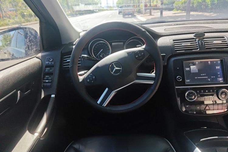 Used Mercedes-Benz R-Class 2017 R 320 4MATIC Business Edition Prestige Model Steering Wheel
