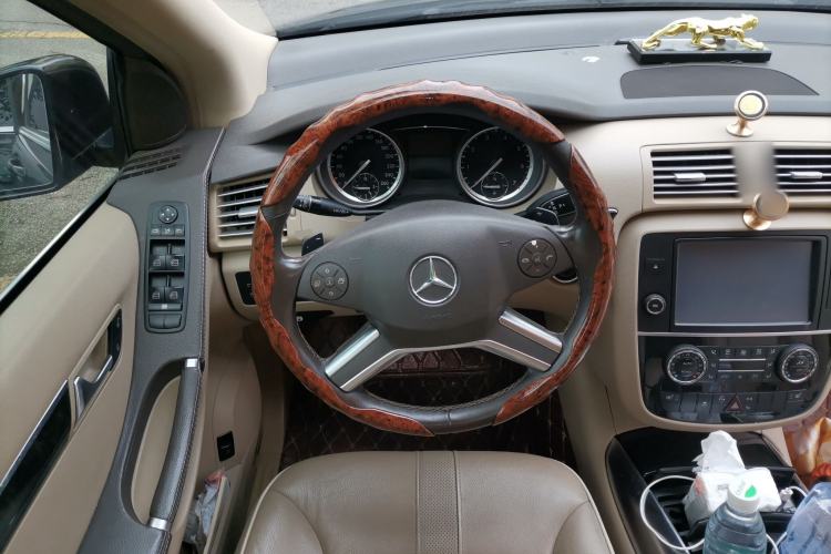 Used Mercedes-Benz R-Class 2017 R 320 4MATIC Business Edition Prestige Model Steering Wheel