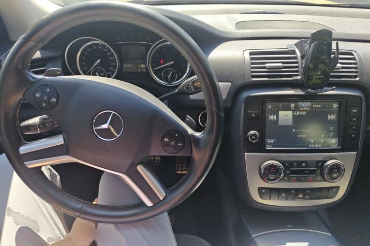 Used Mercedes-Benz R-Class 2017 R 320 4MATIC Business Edition Prestige Model Steering Wheel
