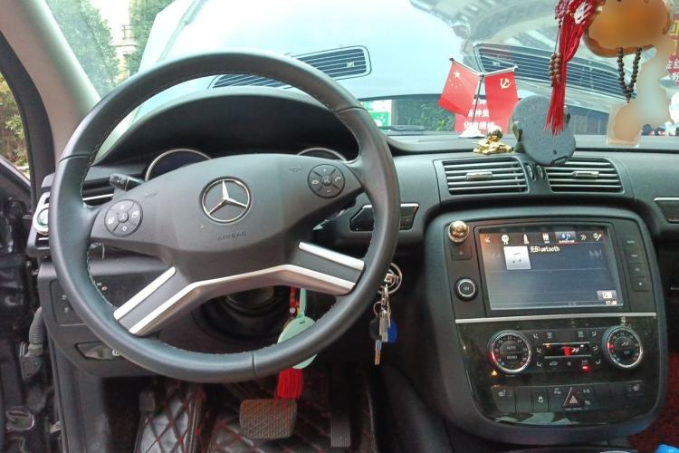 Used Mercedes-Benz R-Class 2017 R 320 4MATIC Business Edition Prestige Model Steering Wheel