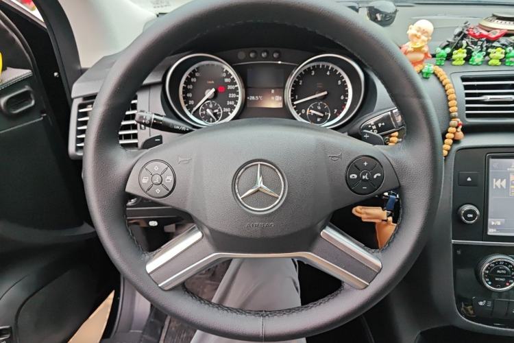 Used Mercedes-Benz R-Class 2017 R 320 4MATIC Business Edition Prestige Model Steering Wheel