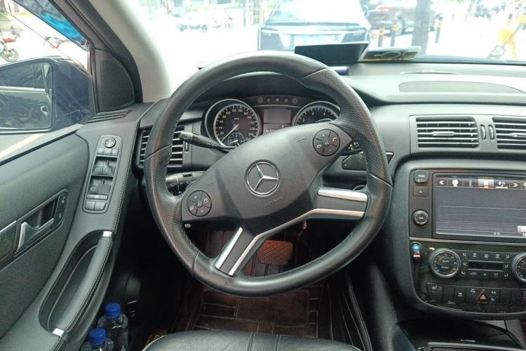 Used Mercedes-Benz R-Class 2017 R 320 4MATIC Business Edition Prestige Model Steering Wheel