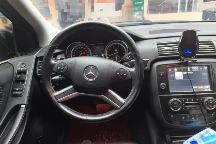Used Mercedes-Benz R-Class 2017 R 320 4MATIC Business Edition Prestige Model Steering Wheel