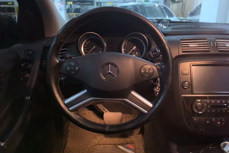 Used Mercedes-Benz R-Class 2017 R 320 4MATIC Business Edition Prestige Model Steering Wheel