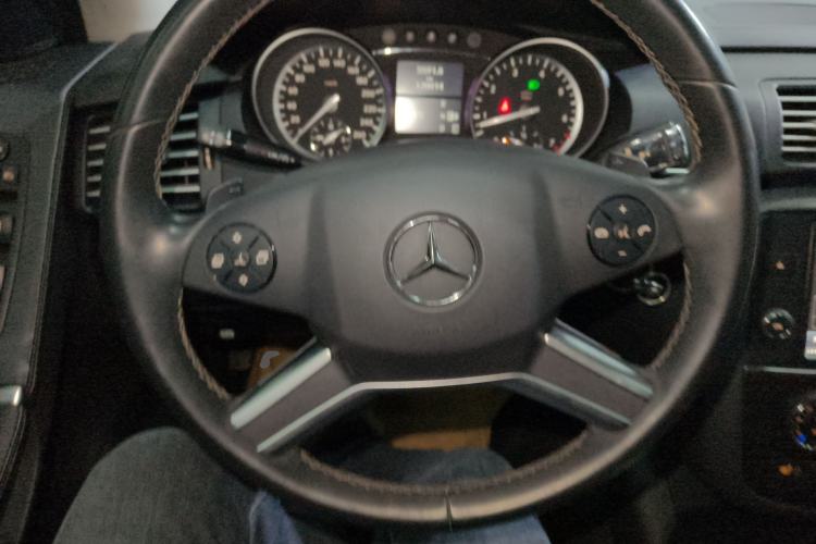 Used Mercedes-Benz R-Class 2017 R 320 4MATIC Business Edition Prestige Model Steering Wheel
