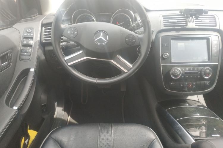 Used Mercedes-Benz R-Class 2017 R 320 4MATIC Business Edition Prestige Model Steering Wheel