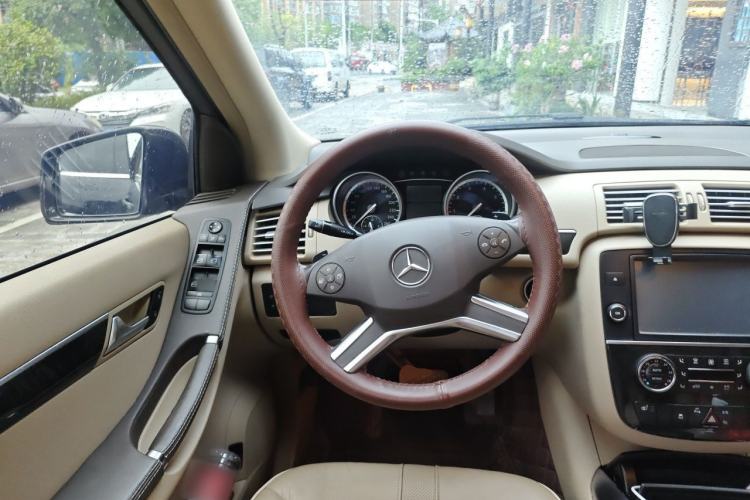 Used Mercedes-Benz R-Class 2017 R 320 4MATIC Business Edition Prestige Model Steering Wheel