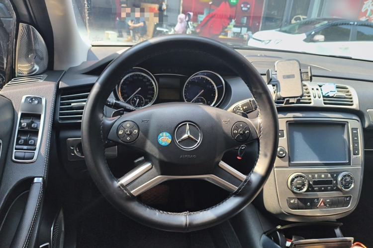 Used Mercedes-Benz R-Class 2017 R 320 4MATIC Business Edition Prestige Model Steering Wheel