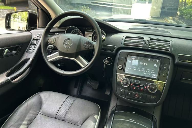 Used Mercedes-Benz R-Class 2017 R 320 4MATIC Business Edition Prestige Model Steering Wheel