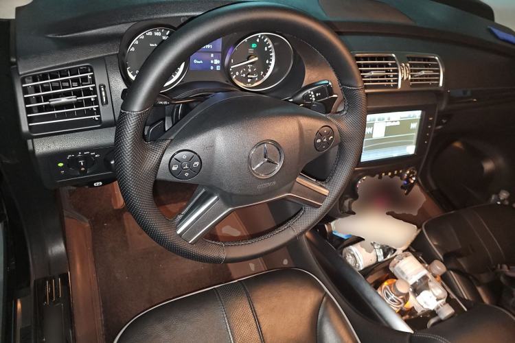 Used Mercedes-Benz R-Class 2017 R 320 4MATIC Business Edition Prestige Model Steering Wheel
