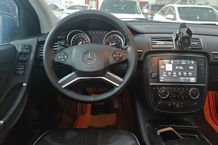 Used Mercedes-Benz R-Class 2017 R 320 4MATIC Business Edition Prestige Model Steering Wheel