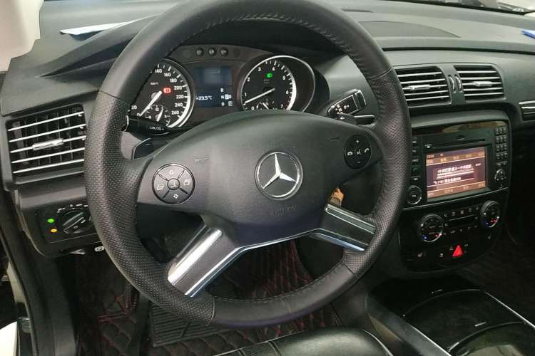 Used Mercedes-Benz R-Class 2017 R 320 4MATIC Business Edition Prestige Model Steering Wheel