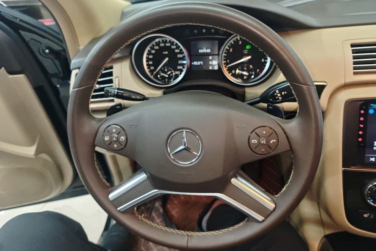 Used Mercedes-Benz R-Class 2017 R 320 4MATIC Business Edition Prestige Model Steering Wheel