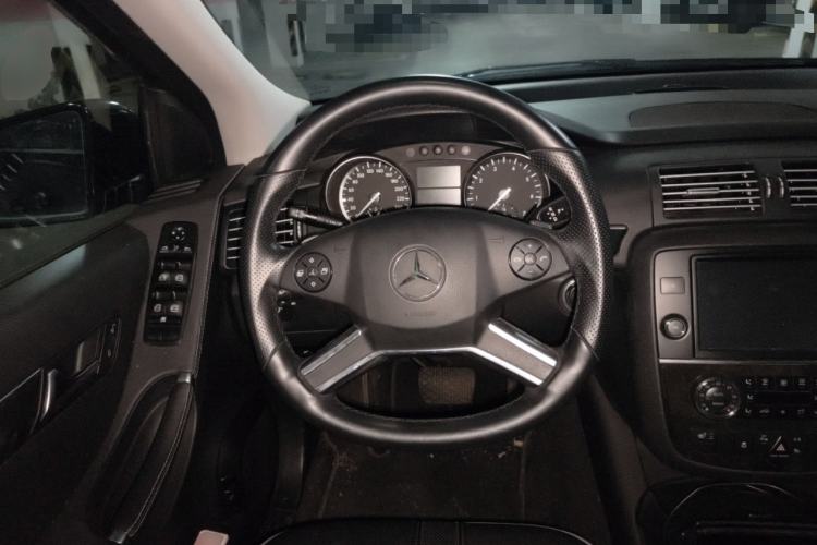 Used Mercedes-Benz R-Class 2017 R 320 4MATIC Luxury Collection Edition Steering Wheel