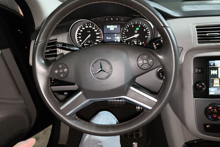 Used Mercedes-Benz R-Class 2017 R 320 4MATIC Business Edition Prestige Model Steering Wheel