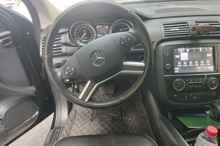 Used Mercedes-Benz R-Class 2017 R 320 4MATIC Business Edition Prestige Model Steering Wheel