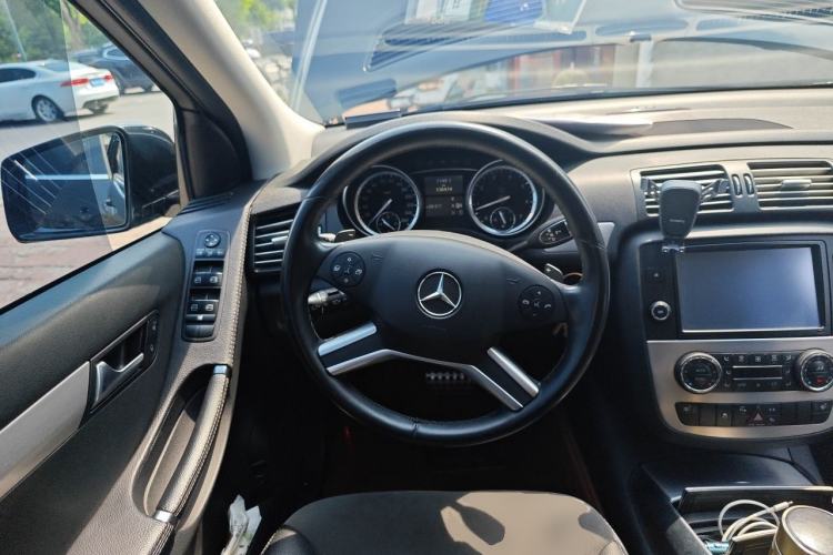 Used Mercedes-Benz R-Class 2017 R 320 4MATIC Business Edition Prestige Model Steering Wheel