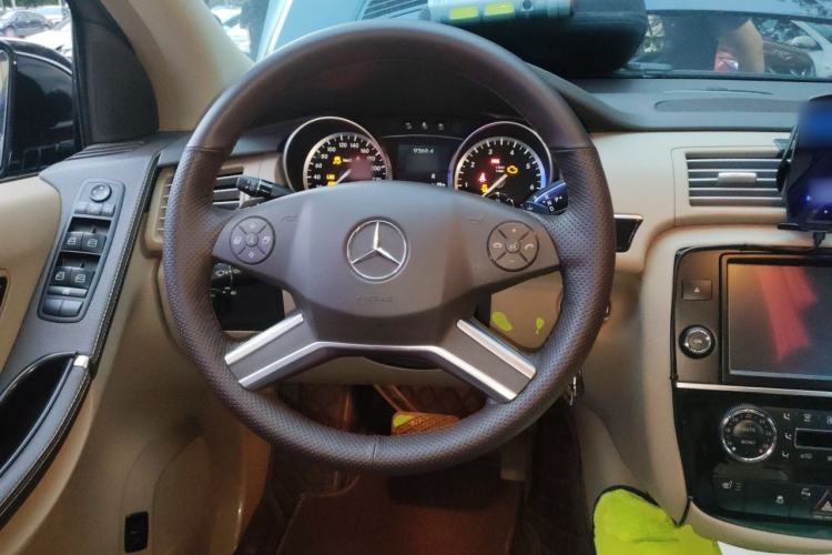 Used Mercedes-Benz R-Class 2017 R 320 4MATIC Business Edition Prestige Model Steering Wheel