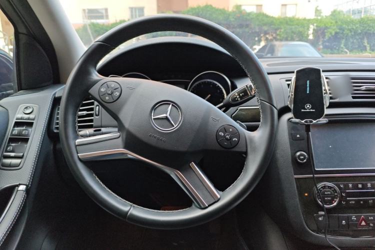 Used Mercedes-Benz R-Class 2017 R 320 4MATIC Business Edition Prestige Model Steering Wheel