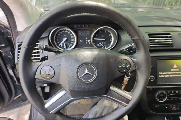 Used Mercedes-Benz R-Class 2017 R 320 4MATIC Business Edition Prestige Model Steering Wheel