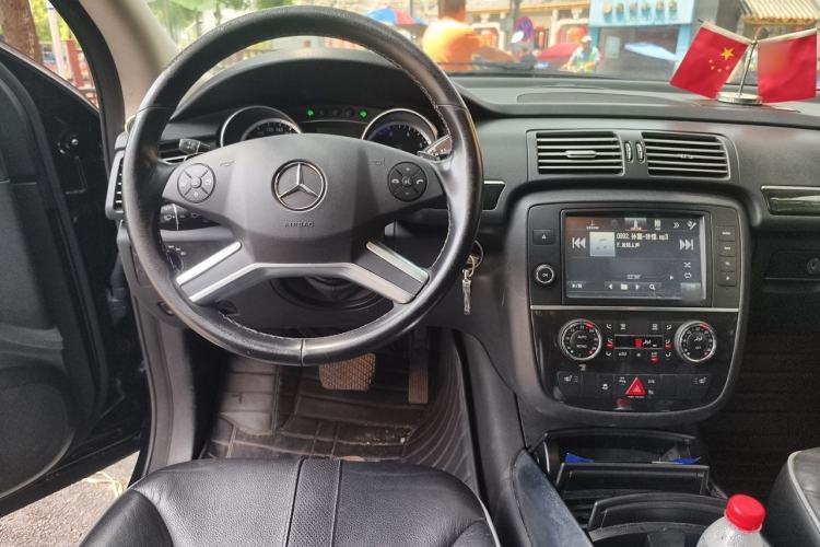 Used Mercedes-Benz R-Class 2017 R 320 4MATIC Business Edition Prestige Model Steering Wheel