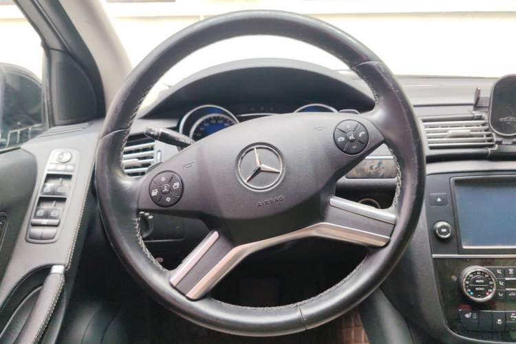 Used Mercedes-Benz R-Class 2017 R 320 4MATIC Business Edition Prestige Model Steering Wheel