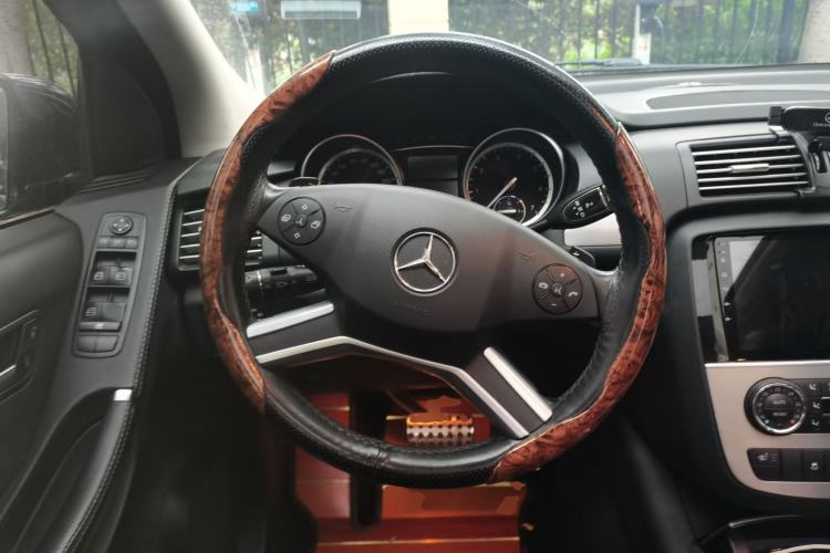 Used Mercedes-Benz R-Class 2017 R 320 4MATIC Business Edition Prestige Model Steering Wheel