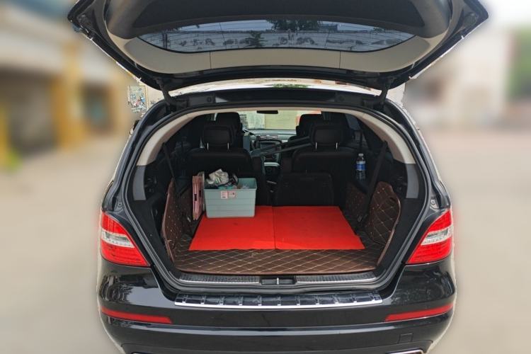 Used Mercedes-Benz R-Class 2017 R 320 4MATIC Business Edition Prestige Model Trunk