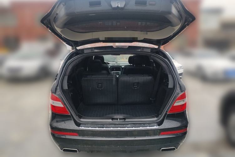 Used Mercedes-Benz R-Class 2017 R 320 4MATIC Business Edition Prestige Model Trunk
