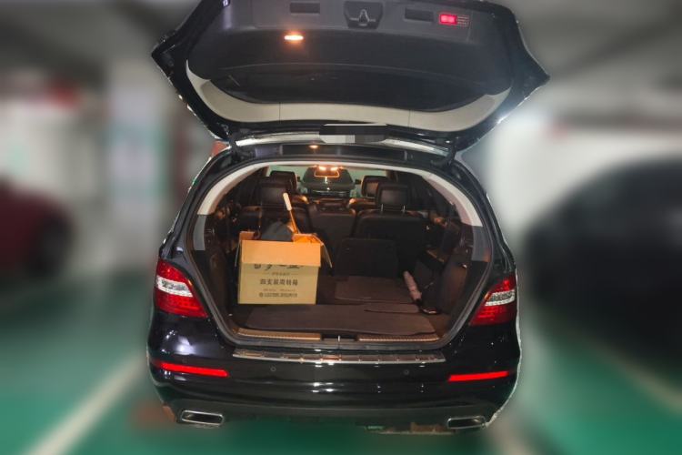 Used Mercedes-Benz R-Class 2017 R 320 4MATIC Business Edition Prestige Model Trunk