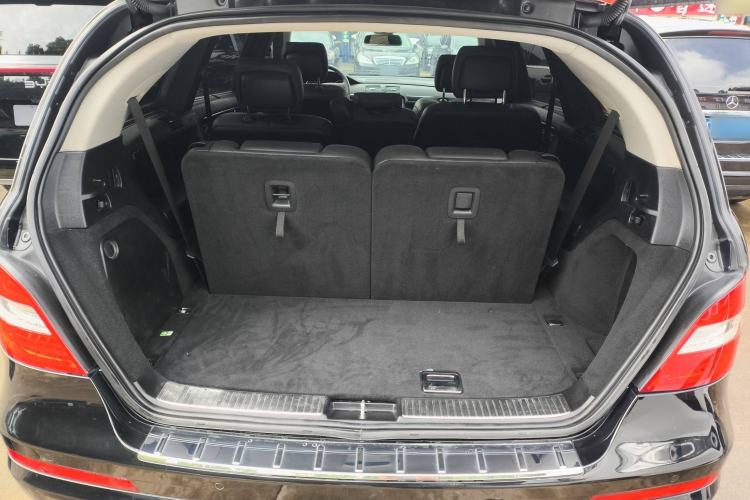 Used Mercedes-Benz R-Class 2017 R 320 4MATIC Business Edition Prestige Model Trunk
