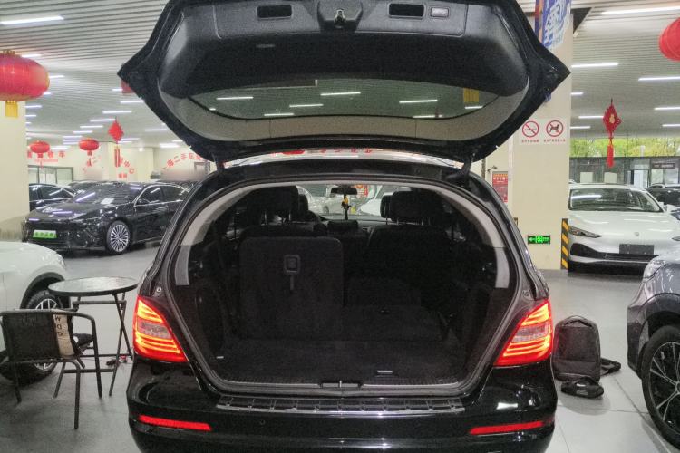 Used Mercedes-Benz R-Class 2017 R 320 4MATIC Business Edition Prestige Model Trunk
