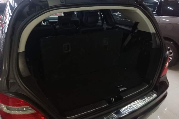 Used Mercedes-Benz R-Class 2017 R 320 4MATIC Business Edition Prestige Model Trunk