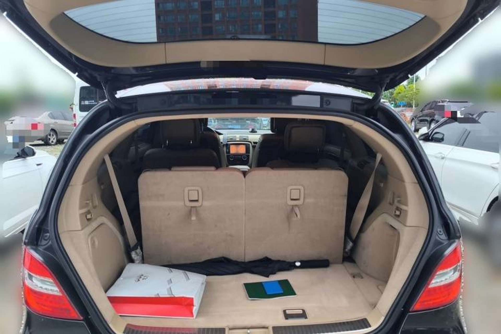 Used Mercedes-Benz R-Class 2017 R 320 4MATIC Luxury Collection Edition Trunk