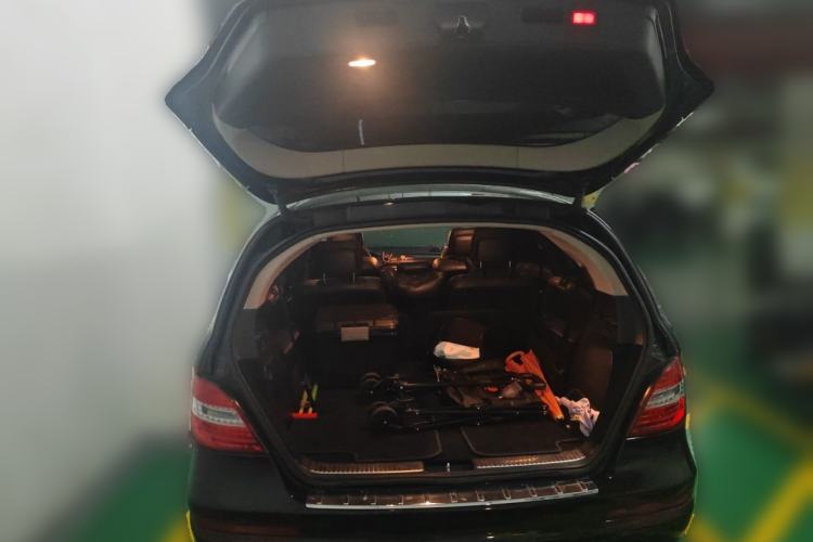 Used Mercedes-Benz R-Class 2017 R 320 4MATIC Business Edition Prestige Model Trunk