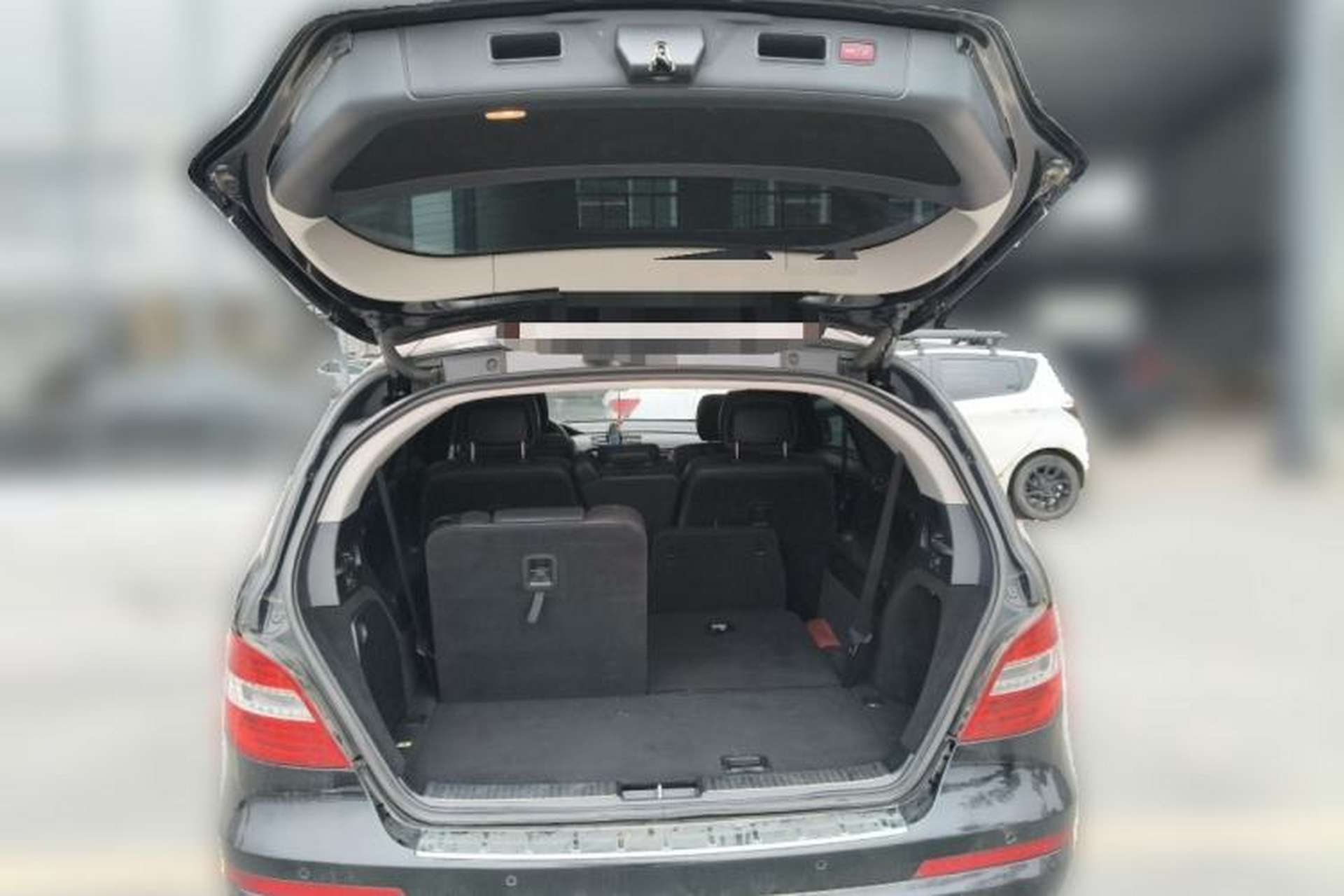 Used Mercedes-Benz R-Class 2017 R 320 4MATIC Business Edition Prestige Model Trunk