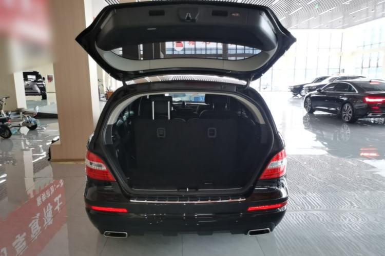 Used Mercedes-Benz R-Class 2017 R 320 4MATIC Business Edition Prestige Model Trunk