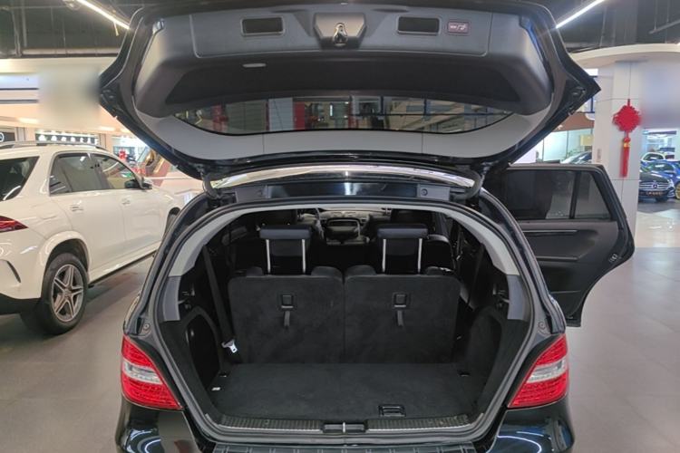 Used Mercedes-Benz R-Class 2017 R 320 4MATIC Business Edition Prestige Model Trunk