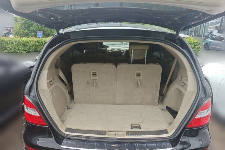 Used Mercedes-Benz R-Class 2017 R 320 4MATIC Business Edition Prestige Model Trunk
