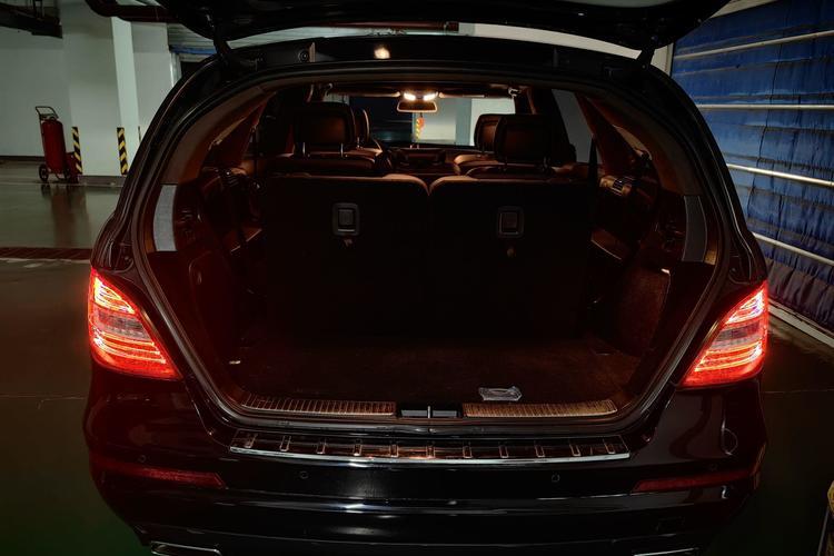 Used Mercedes-Benz R-Class 2017 R 320 4MATIC Business Edition Prestige Model Trunk