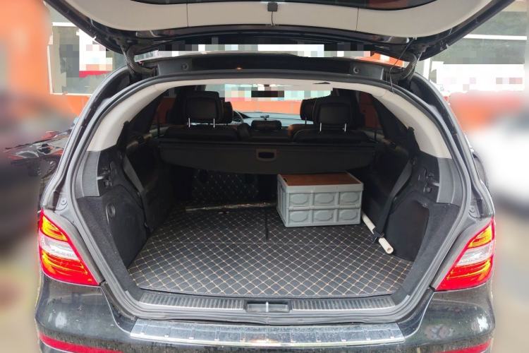 Used Mercedes-Benz R-Class 2017 R 320 4MATIC Luxury Collection Edition Trunk