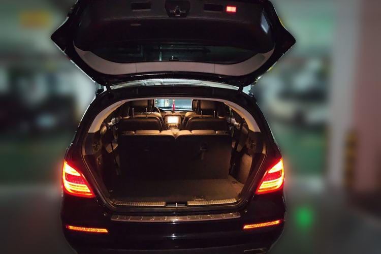 Used Mercedes-Benz R-Class 2017 R 320 4MATIC Luxury Collection Edition Trunk
