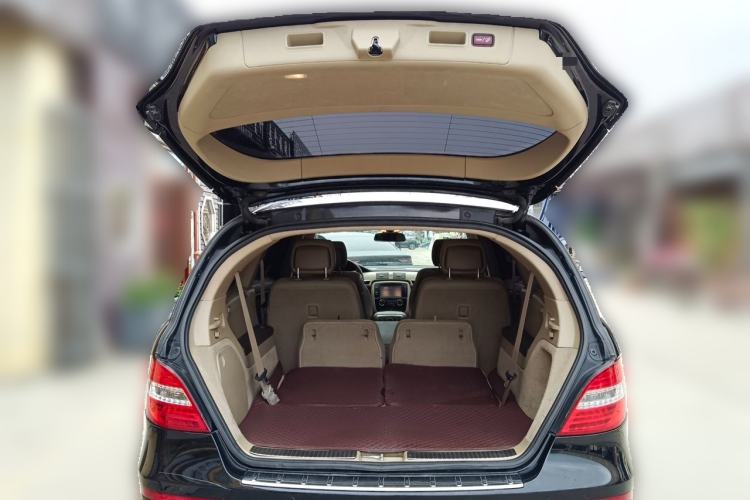 Used Mercedes-Benz R-Class 2017 R 320 4MATIC Business Edition Prestige Model Trunk