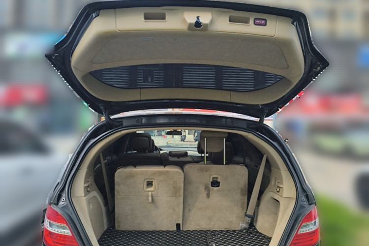Used Mercedes-Benz R-Class 2017 R 320 4MATIC Business Edition Prestige Model Trunk