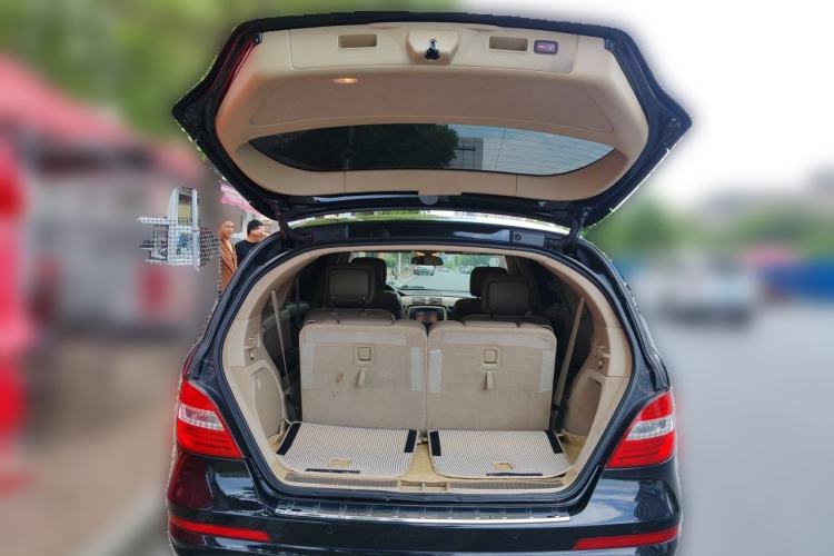 Used Mercedes-Benz R-Class 2017 R 320 4MATIC Luxury Collection Edition Trunk