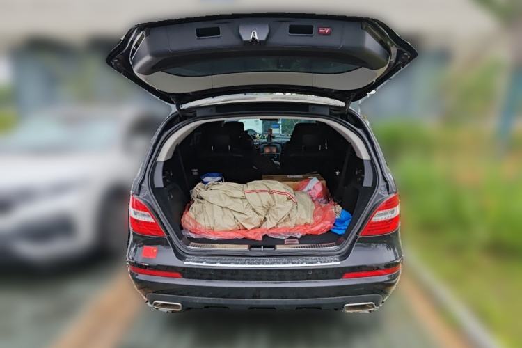 Used Mercedes-Benz R-Class 2017 R 320 4MATIC Business Edition Prestige Model Trunk