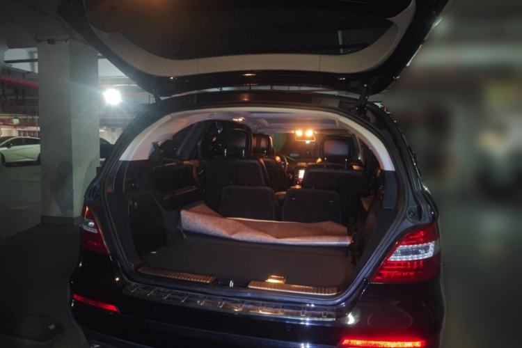 Used Mercedes-Benz R-Class 2017 R 320 4MATIC Luxury Collection Edition Trunk