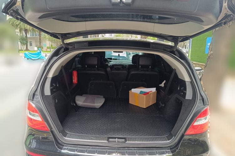 Used Mercedes-Benz R-Class 2017 R 320 4MATIC Business Edition Prestige Model Trunk